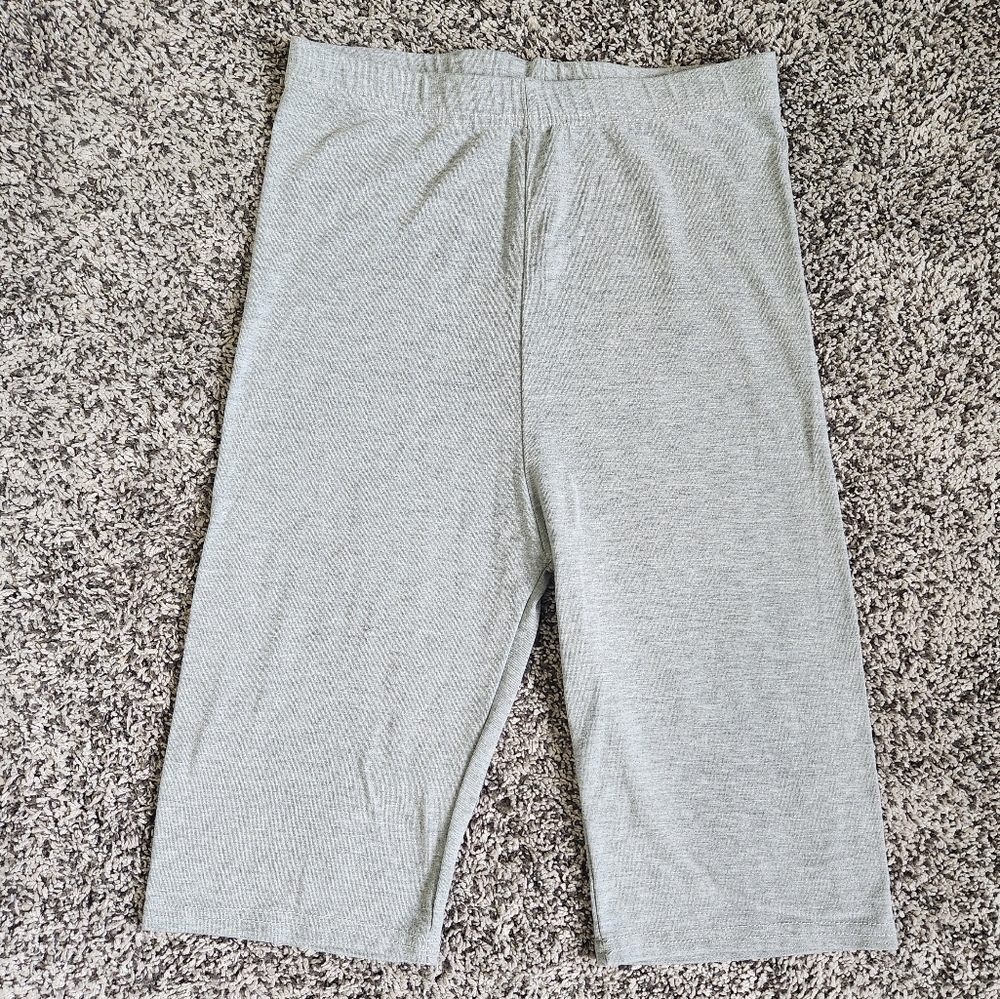 PrettyLittleThing Gray Biker Shorts Size 2